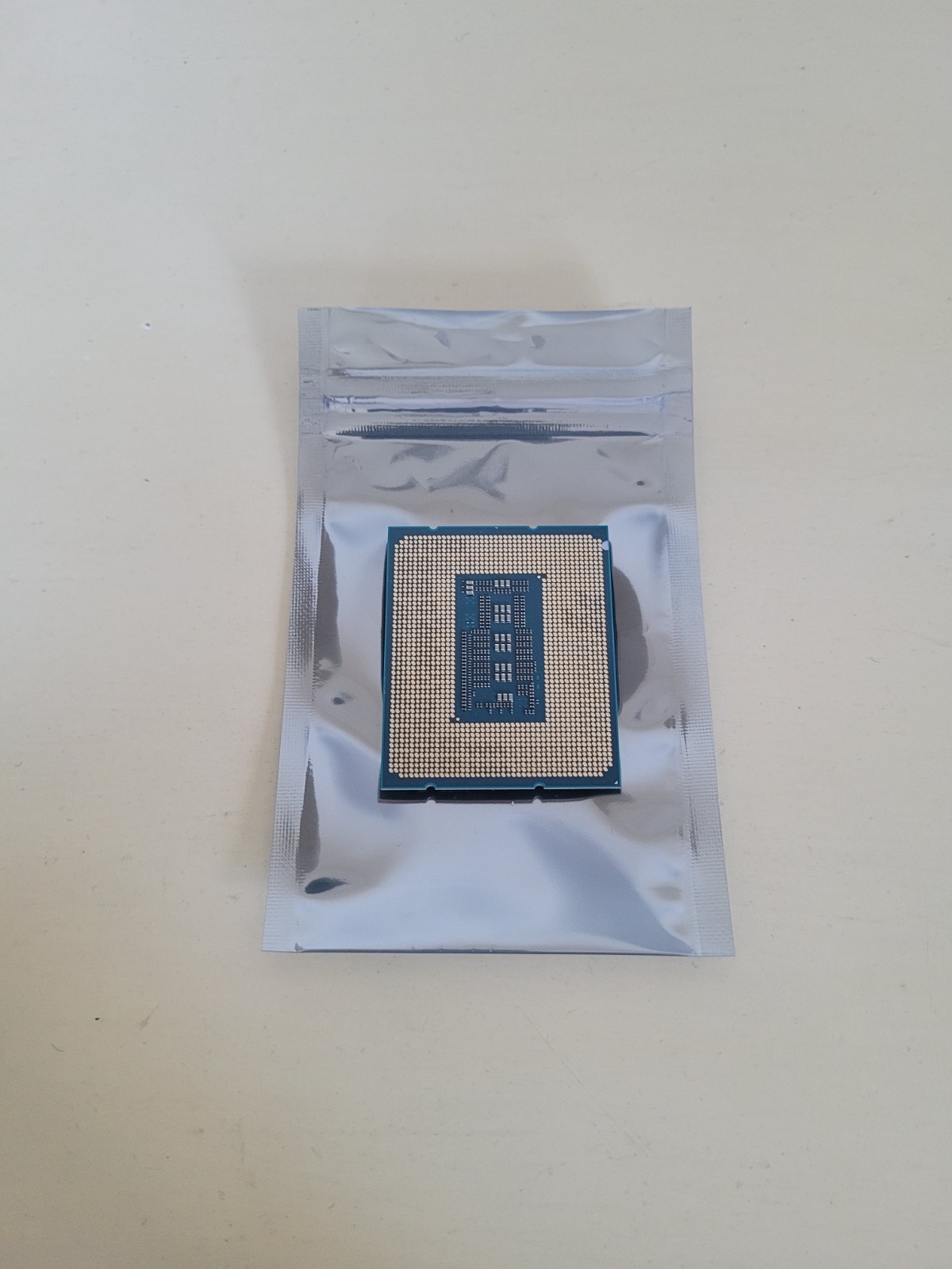 Intel Core i7-14700 processor/CPU SRN40 FCLGA1700 20 Cores PCIe Gen 5/Gen 4