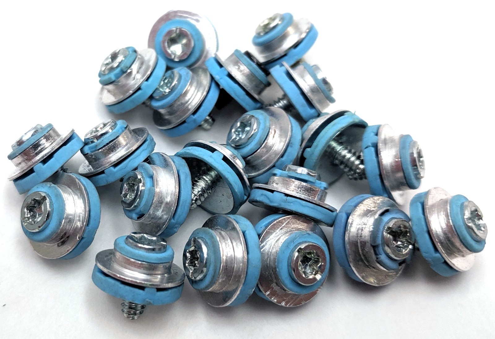 Lot of 20 (Twenty) HP Desktop 3.5″ Blue Hard Disk Drive HDD Mounting Screws OEM