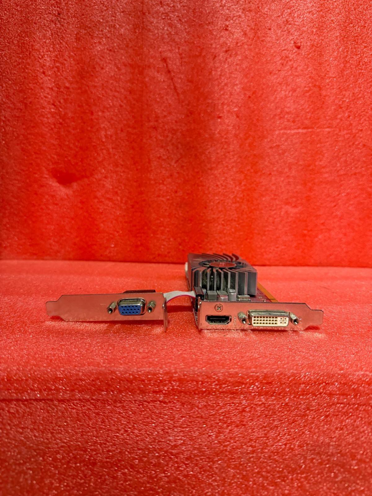 ASUS AMD Radeon HD 6570 (EAH6570/DI/1GD3(LP)) 1GB DDR3 SDRAM PCI Express x16