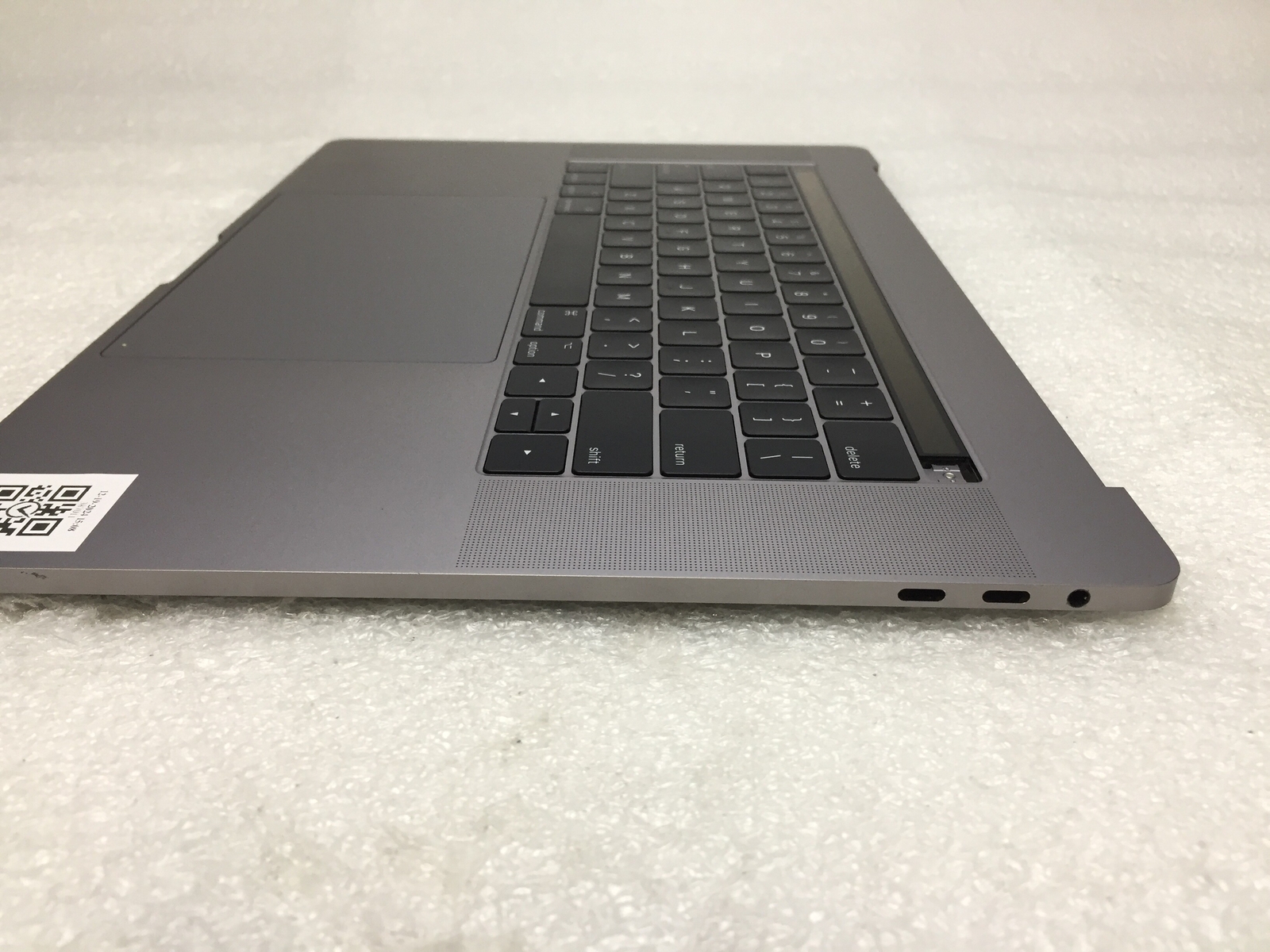 MacBook Pro A1707 15″ 2016 2017 Top Case NO BATTERY SPACE GRAY 661-06377 Grade B