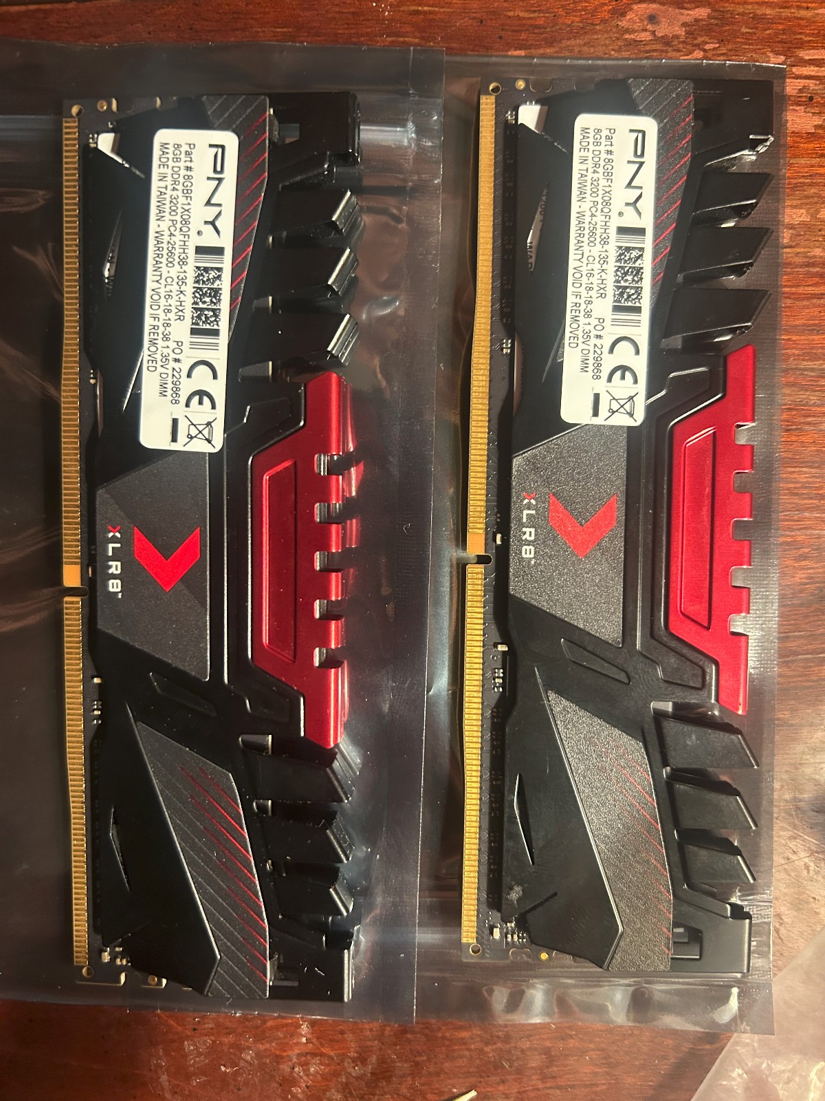 PNY XLR8 DDR4 2x8Gb 3200 cl-16 1.35v (8GBF1X08QFHH38-135-K-HXR)