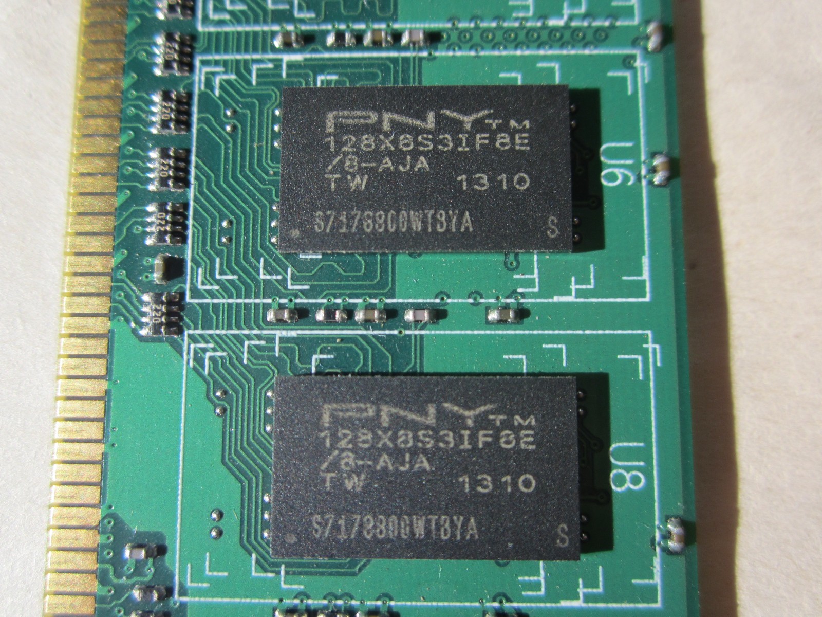Set of (2) PNY 136569.3 1GB DD2 DIMM F Random Access Memory RAM 2GB (2x 1GB)DELL