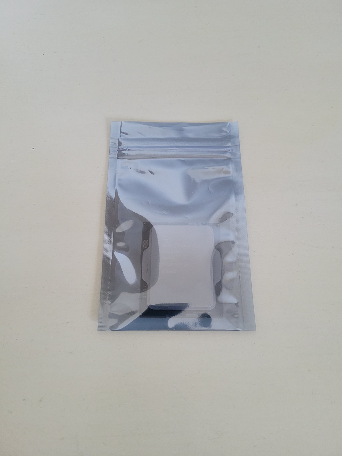 Intel Core i7-14700 processor/CPU SRN40 FCLGA1700 20 Cores PCIe Gen 5/Gen 4