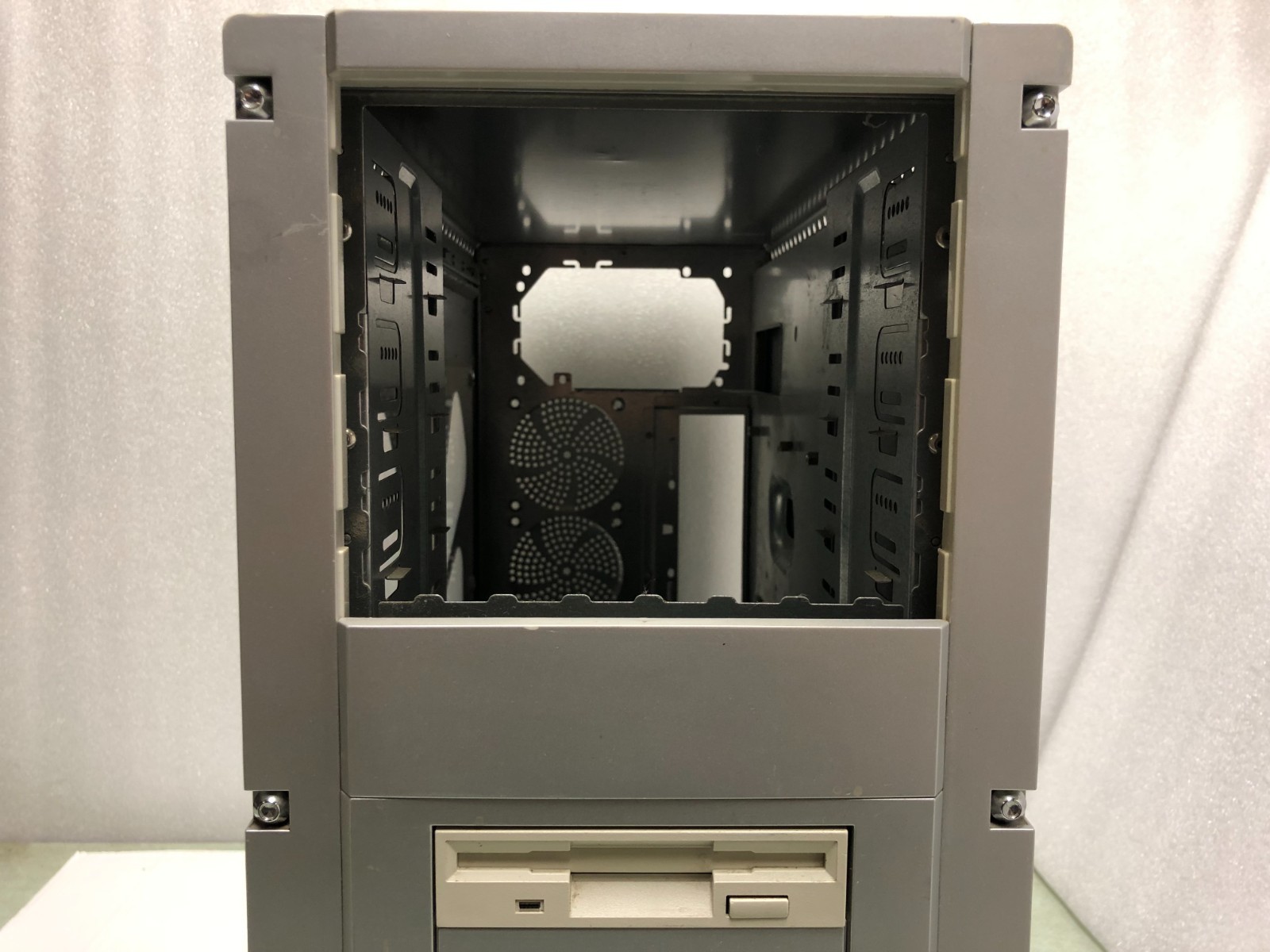 Unbranded Steel Silver Gray Mid-2000s ATX Mid Tower Gaming Computer Case – Used