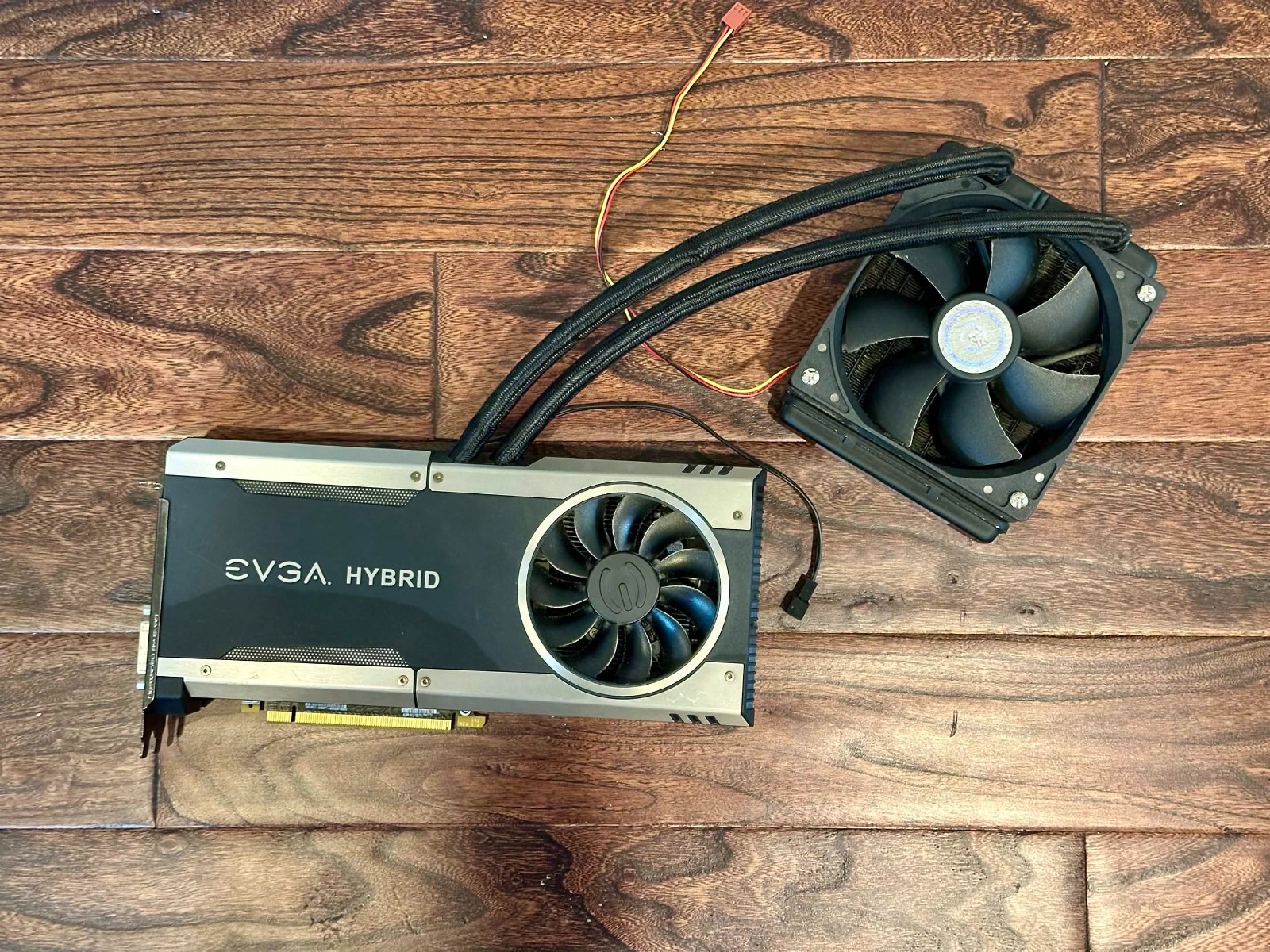 EVGA GEFORCE GTX 1080 FTW Hybrid Graphics Card (08G-P4-6288-KR) – READ CONDITION