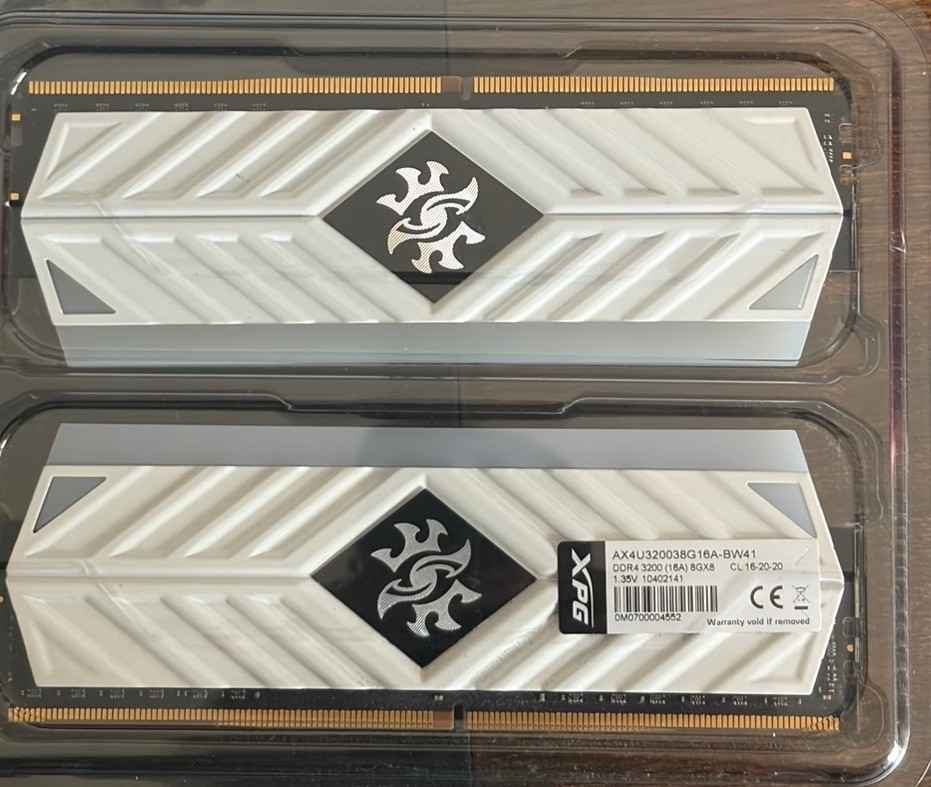 XPG GAMMIX D10 White DDR4 RAM