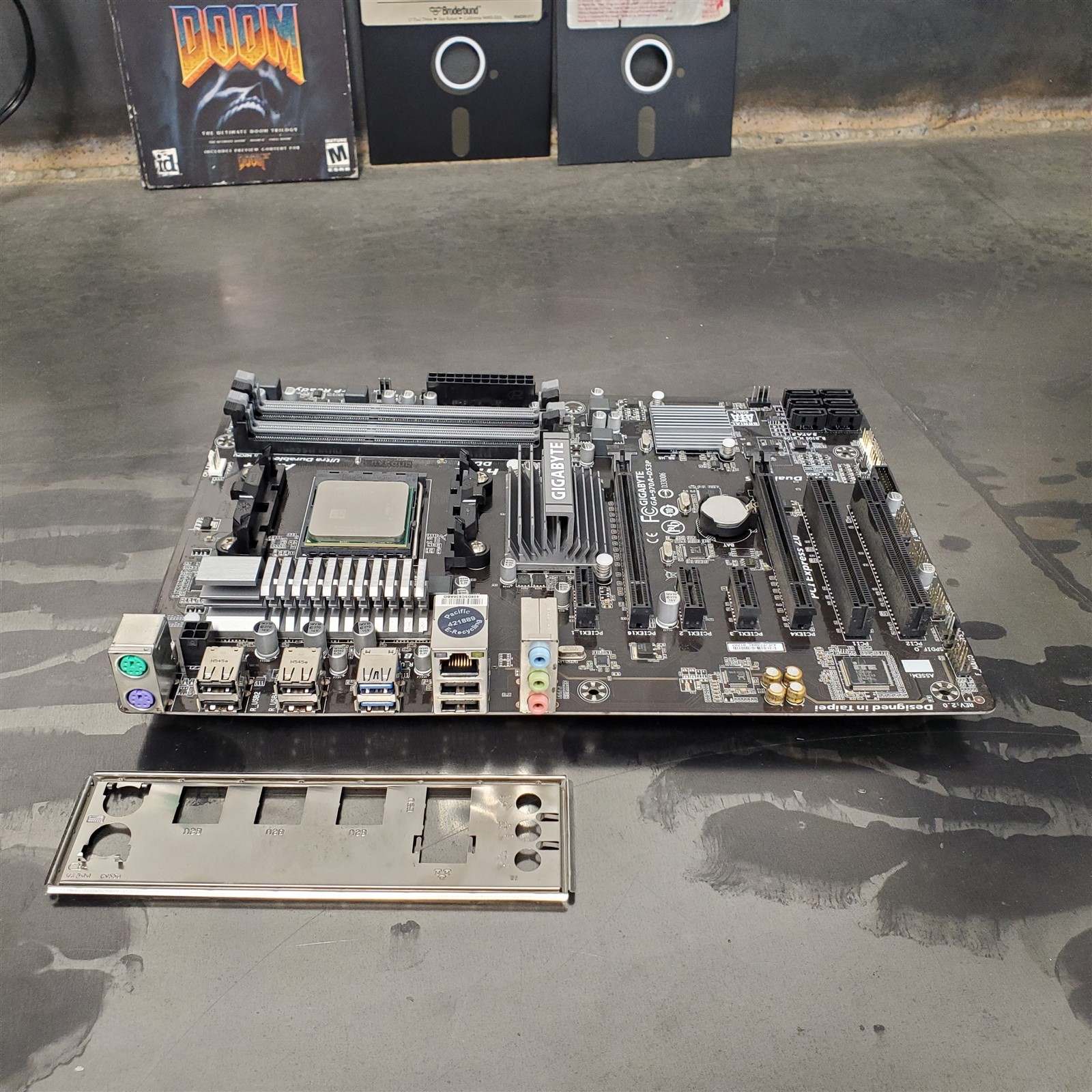 GIGABYTE GA-970A-DS3P AMD Socket AM3+ DDR3 ATX Motherboard + 3.5GHz CPU