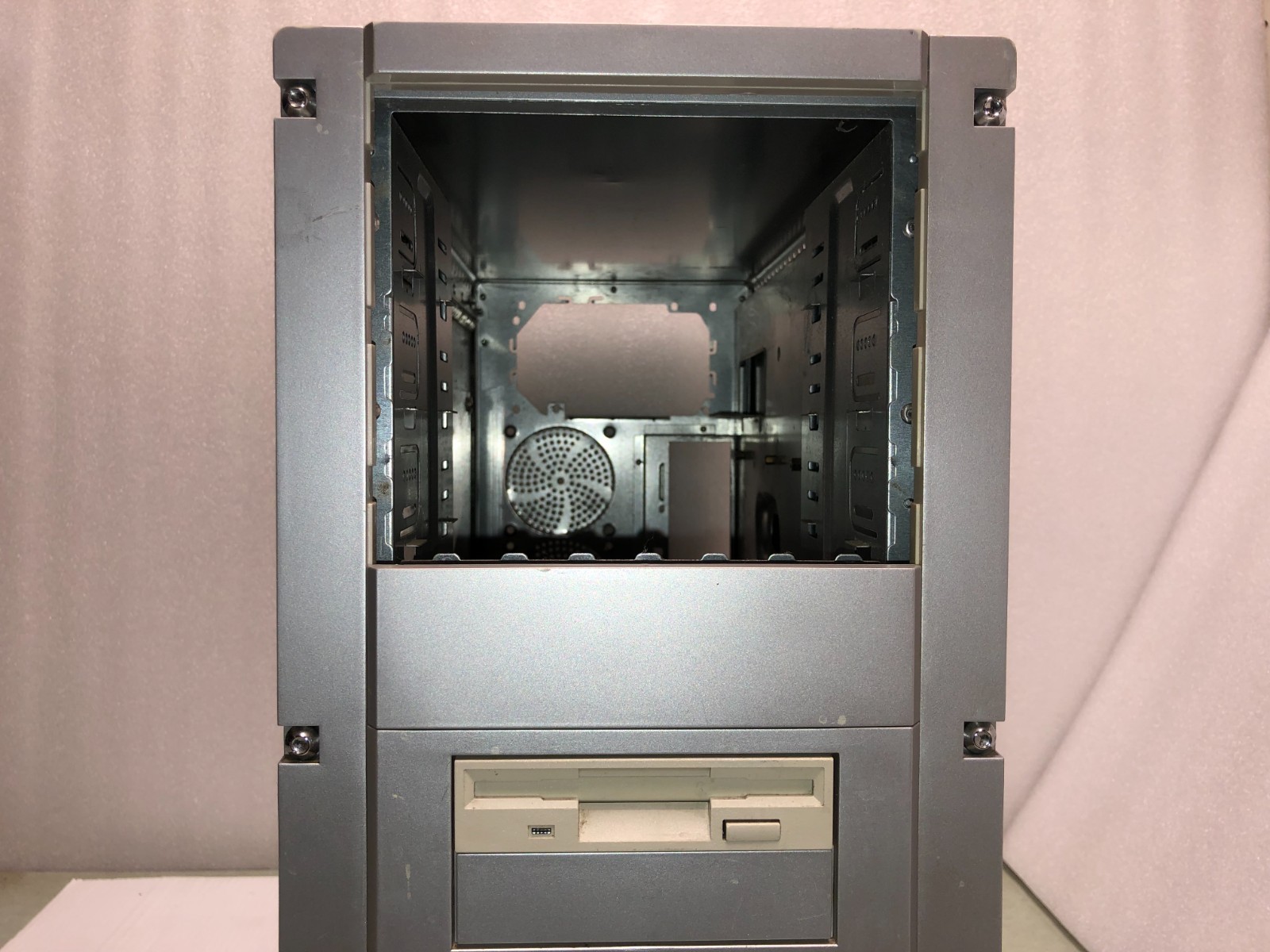 Unbranded Steel Silver Gray Mid-2000s ATX Mid Tower Gaming Computer Case – Used