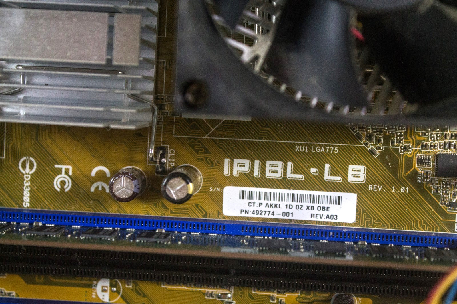 HP Motherboard 492774-001 with CPU and Two 2GB mem cards for parts
