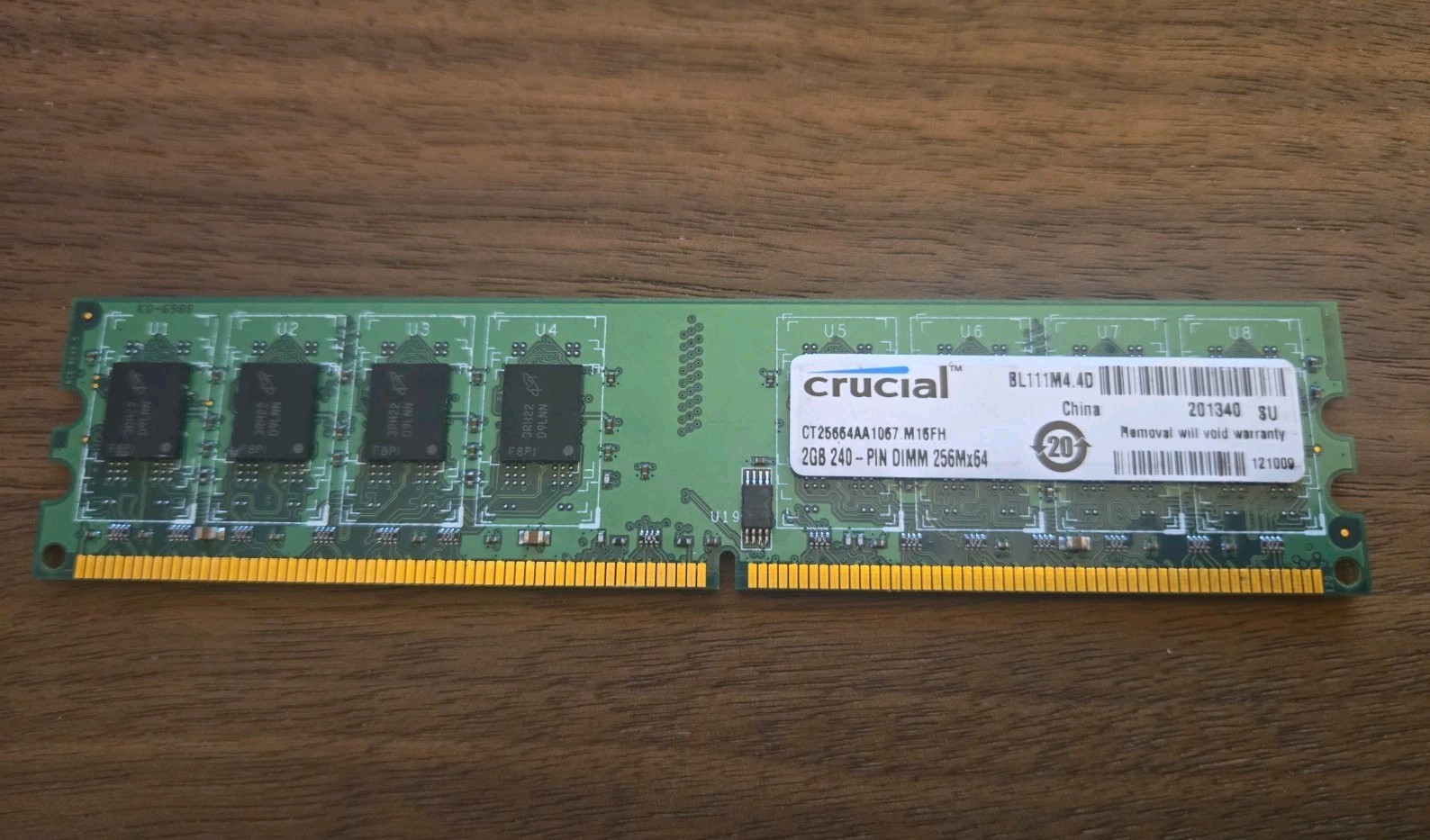 Crucial Technology CT25664AA1067 2 GB 240-pin DIMM DDR2 PC2-8500 Unbuffered