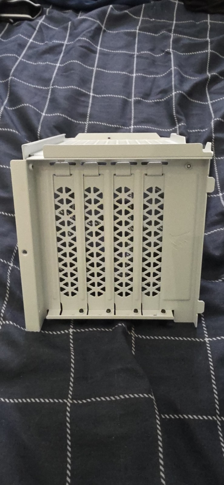 Corsair 6500 Series Vertical GPU Mount Kit (RISER CABLE NOT INCLUDED)