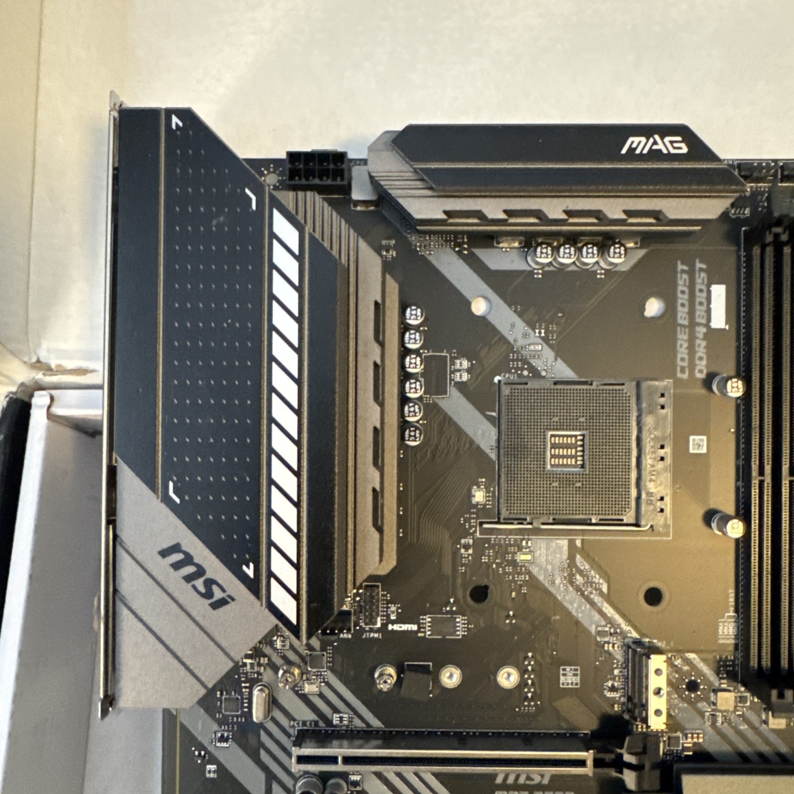 MSI MAG B550 Tomahawk ATX Motherboard AMD Socket AM4 DDR4 Gaming AS IS