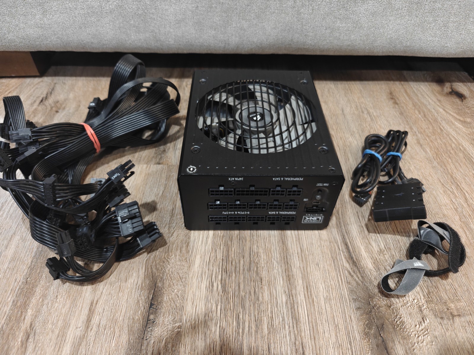 CORSAIR HX1000i 1000W 80 PLUS Platinum Power Supply
