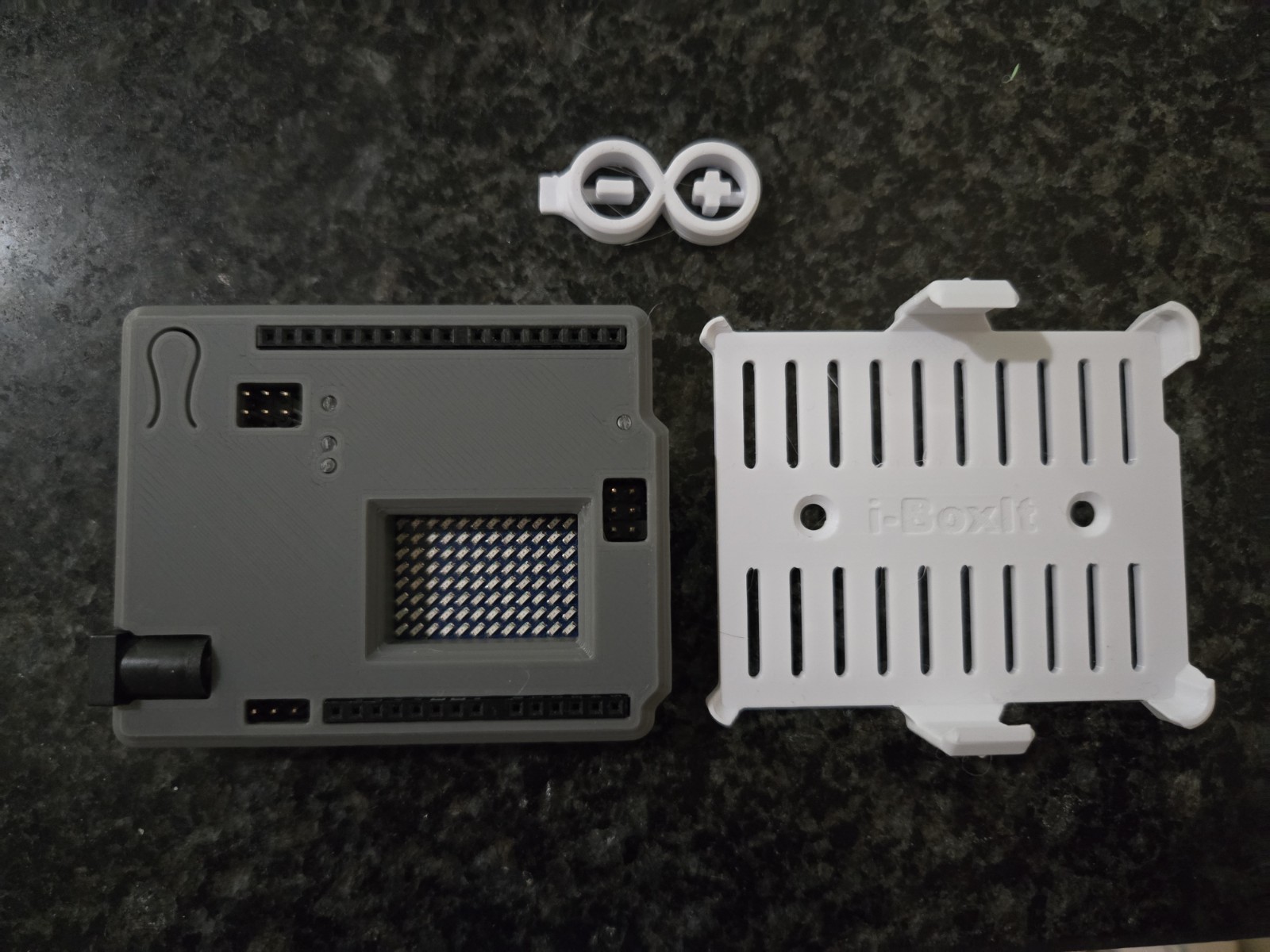 Arduino UNO R4 Wifi Snap-fit slim profile case w/ wall mount adapter