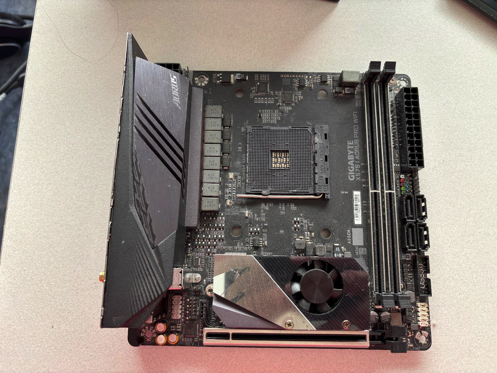 GIGABYTE X570 I Aorus Pro WIFI Mini-ITX AM4 Motherboard UNSTABLE, READ DESCRIP.