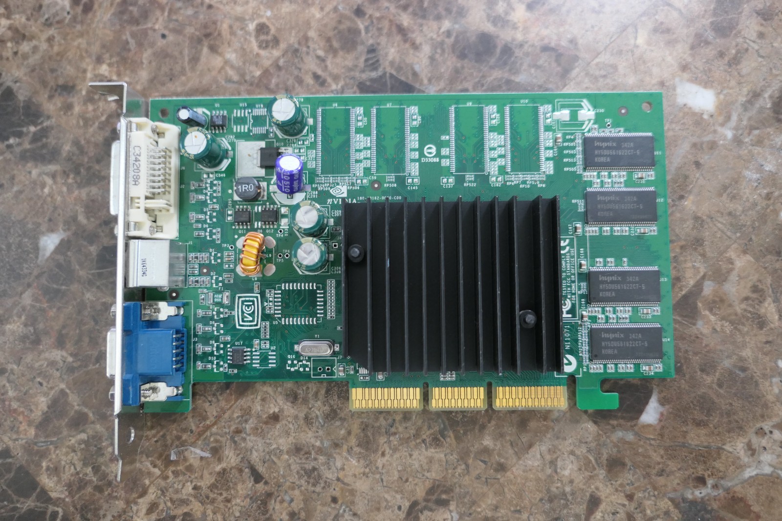 Dell NVIDIA GeForce FX 5200 VGA/DVI/S-Video 128MB AGP Video Graphics Card