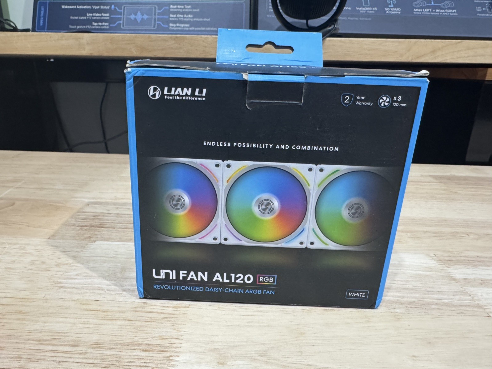 Lian Li UNI Fan UF-AL120-3B RGB Daisy Chain 120mm – White (3 Pack)