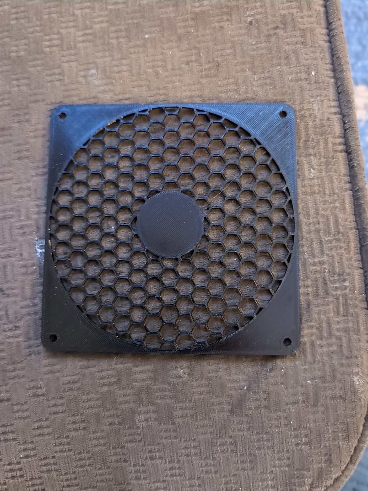2x – 140mm fan grill Hexagon