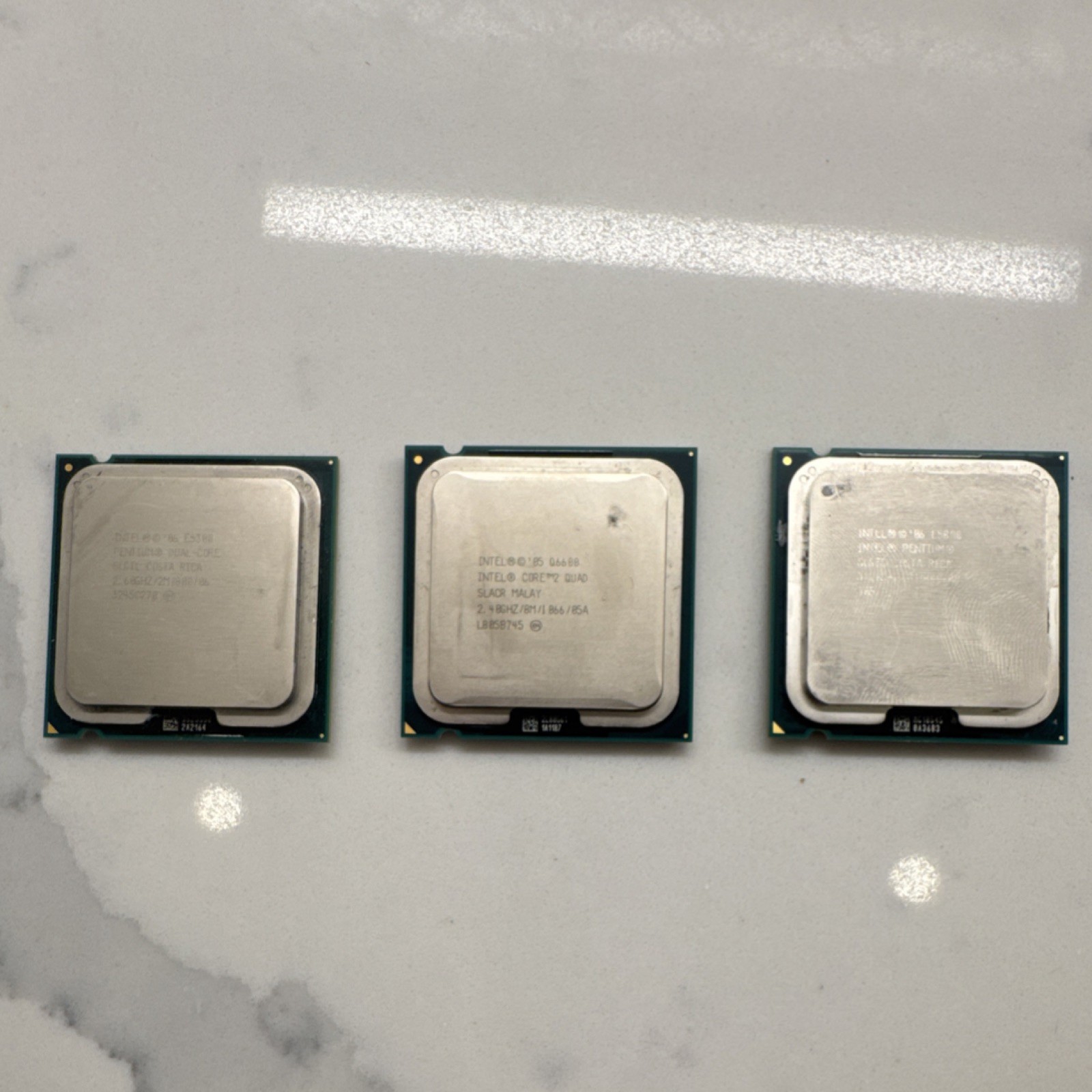 Intel Core 2 Quad Q6600 4 Cores 2.40GHz & Pentium E5300 2 Cores 2.66GHz CPUs Lot