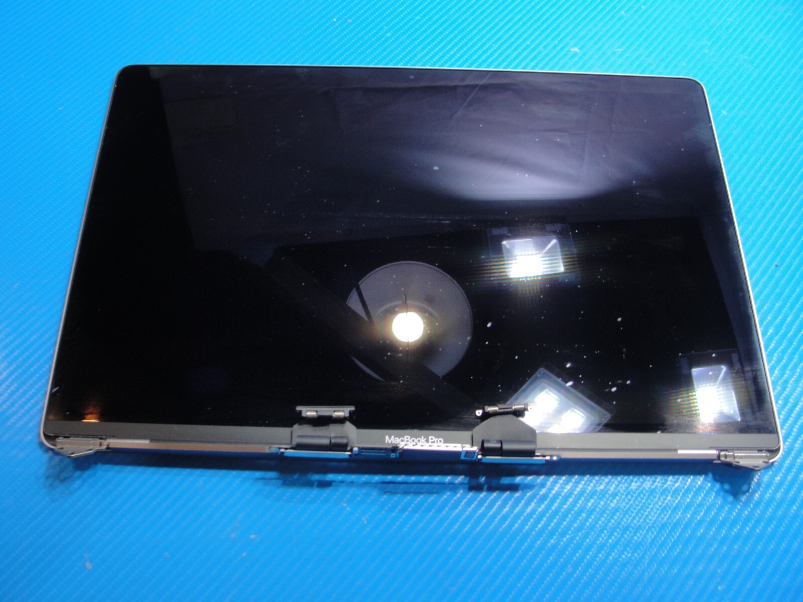 MacBook Pro A1990 15″ Mid 2019 MV902LL LCD Screen Assembly Gray 661-10355