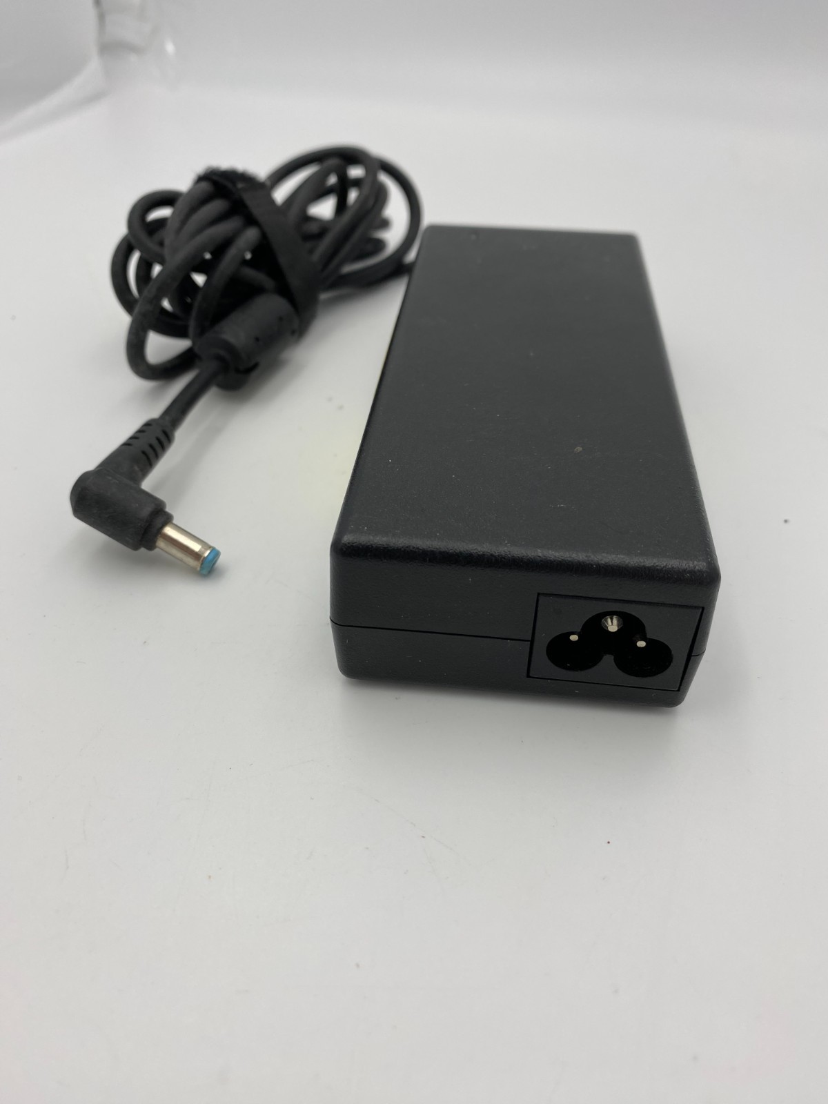 HIPRO AC ADAPTER POWER SUPPLY MODEL: HP-A0904A3, 100V-240V 50/60Hz, Output: 19V