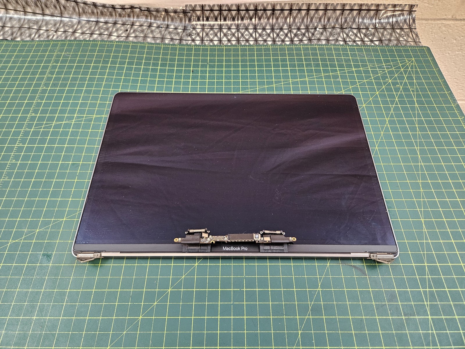 Apple MacBook Pro 15″ A1990 2018 LCD Screen Complete Assembly Gray #e65