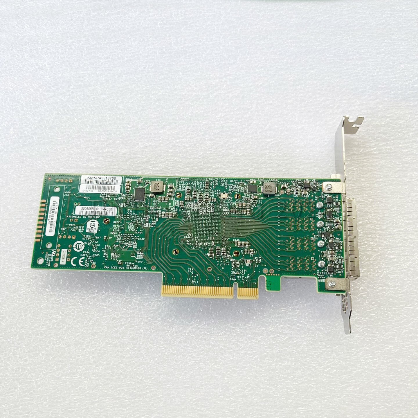 Intel RSP3GD016J Broadcom LSI 9400-16e SATA / SAS PCI-E x8 12Gbps Tri-Mode HBA