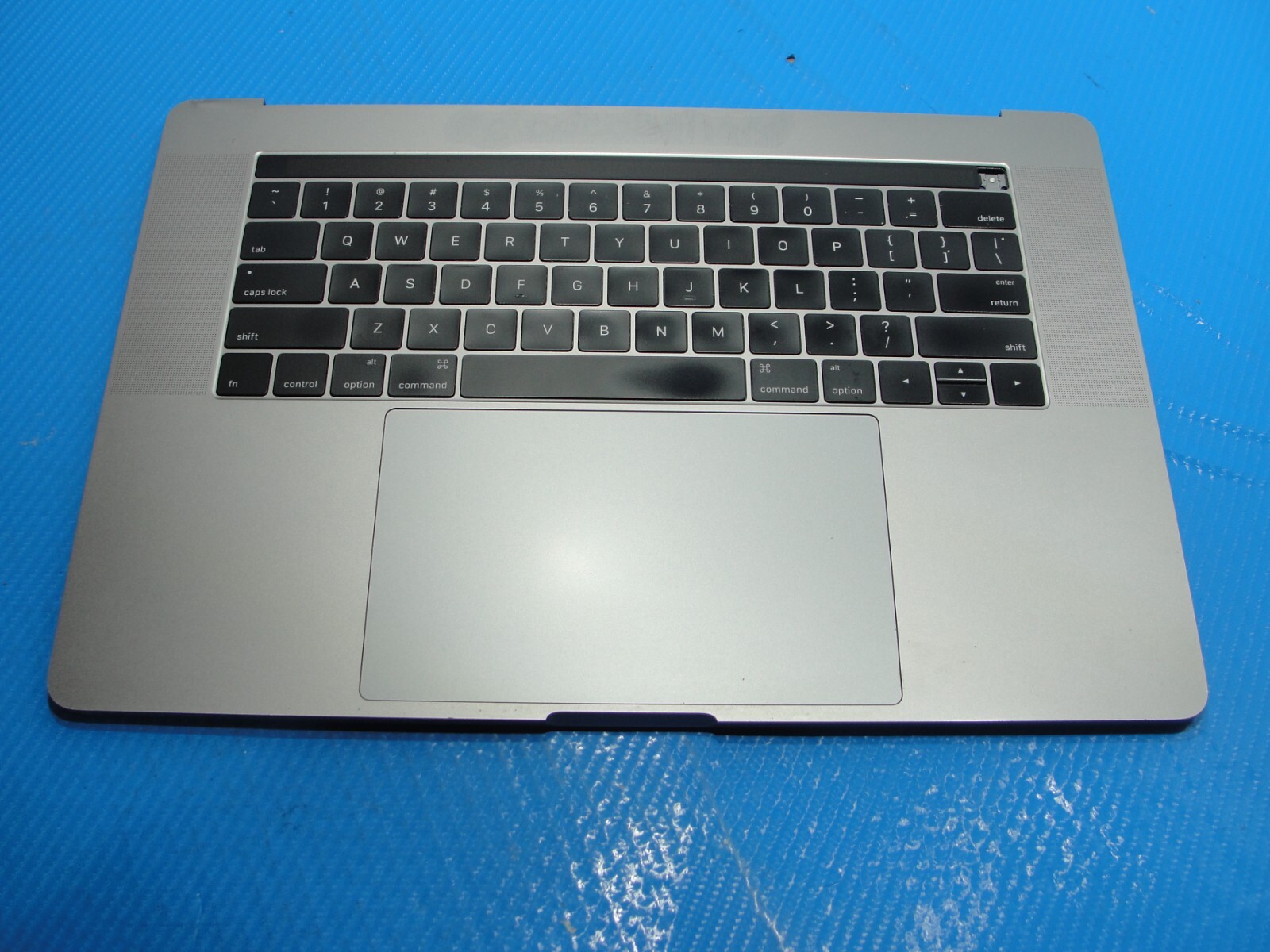 MacBook Pro A1707 15″ 2016 MLH32LL/A Top Case Palmrest w/Battery Gray 661-06377