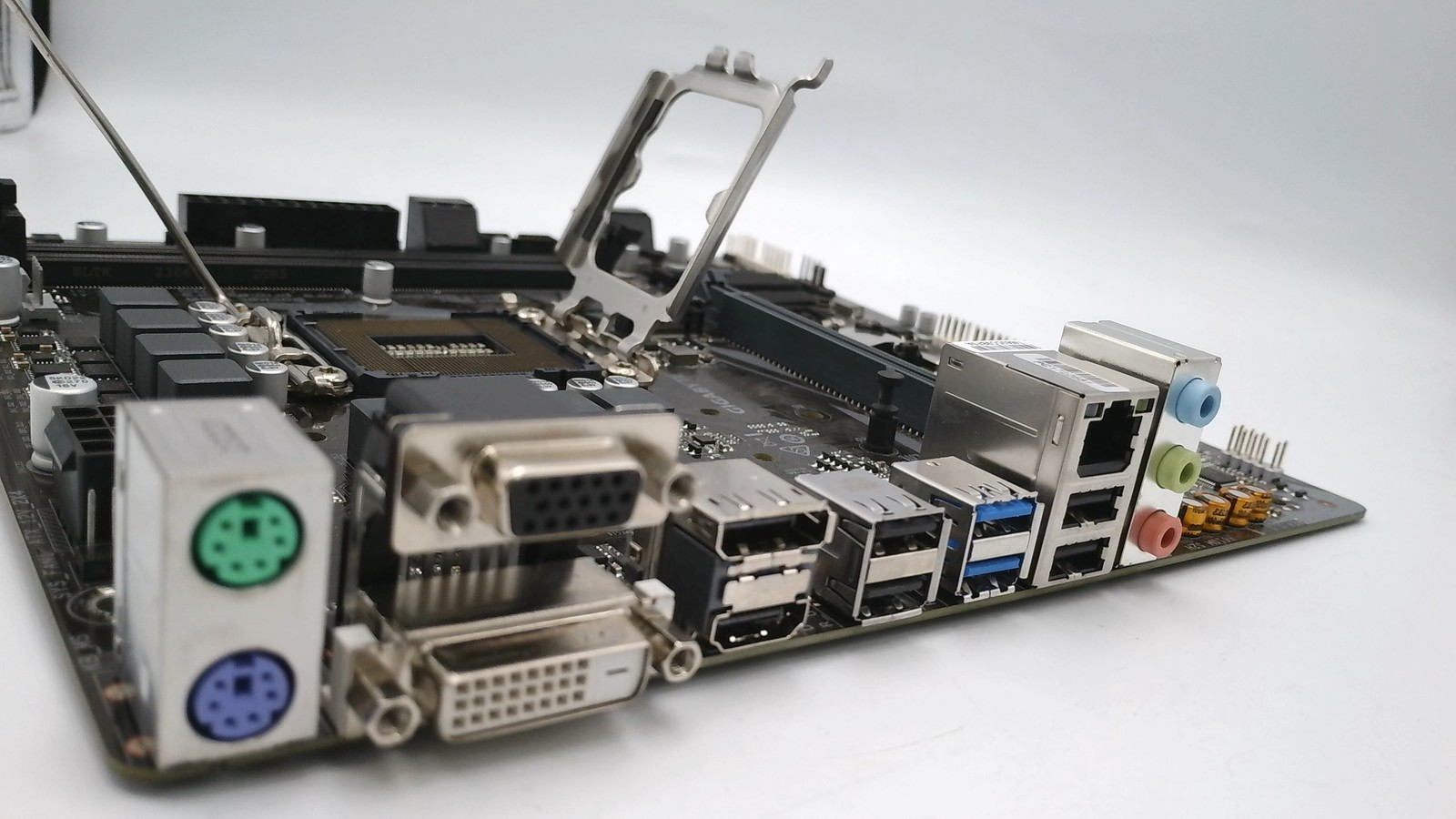 GIGABYTE H610M S2H V2 Motherboard *READ DESC* PC1722681