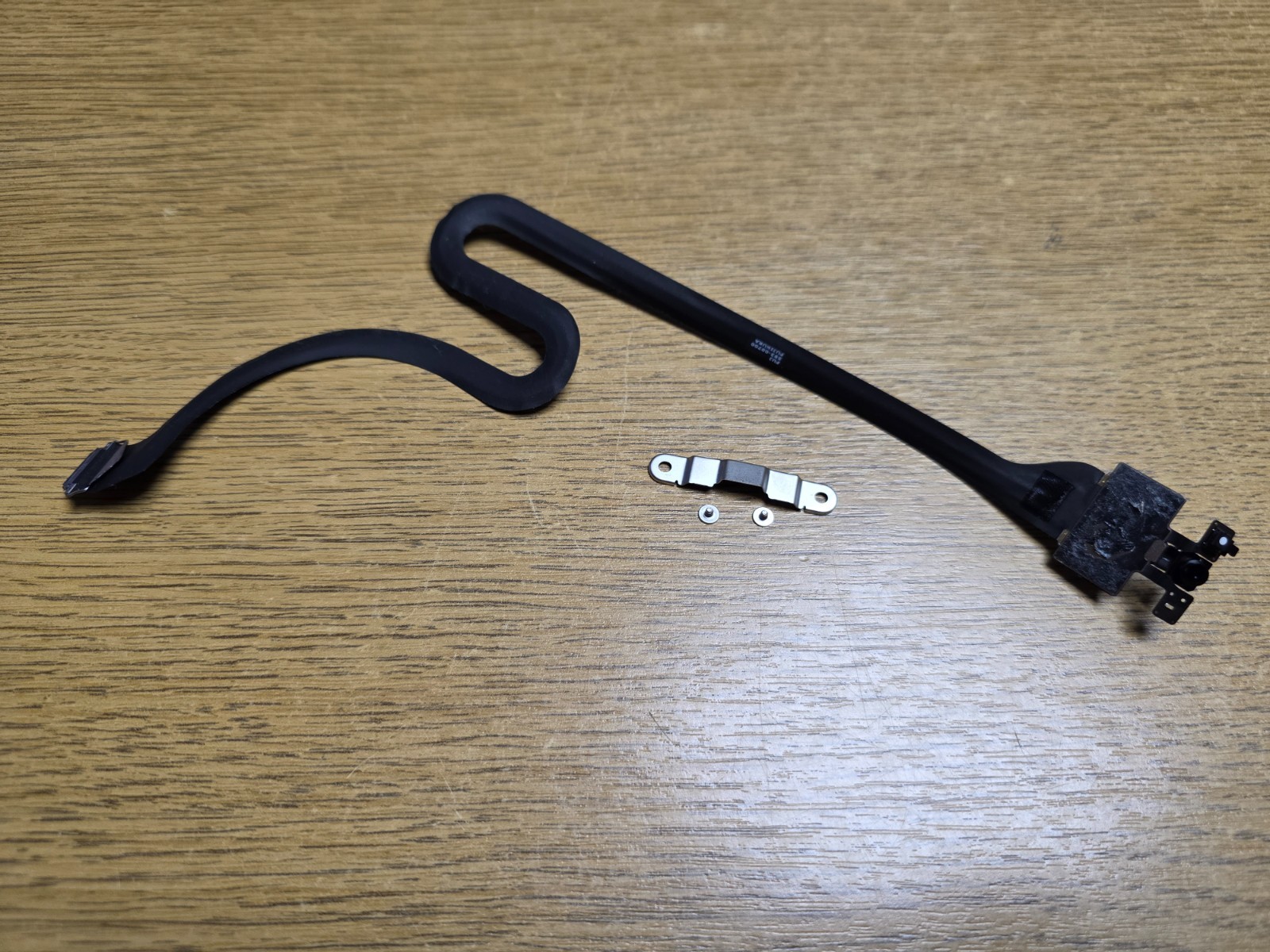 Original Apple iMac 27″ Retina 5K 2020 A2115 iSight Camera & Cable 821-02742-A