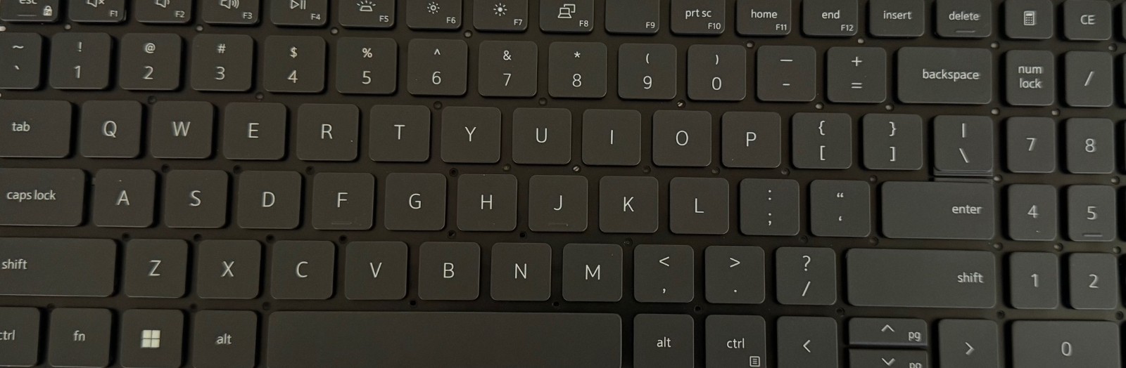 SINGLE KEY CAP & PLASTIC HINGE CLIP Dell Inspiron 15 3000 BL