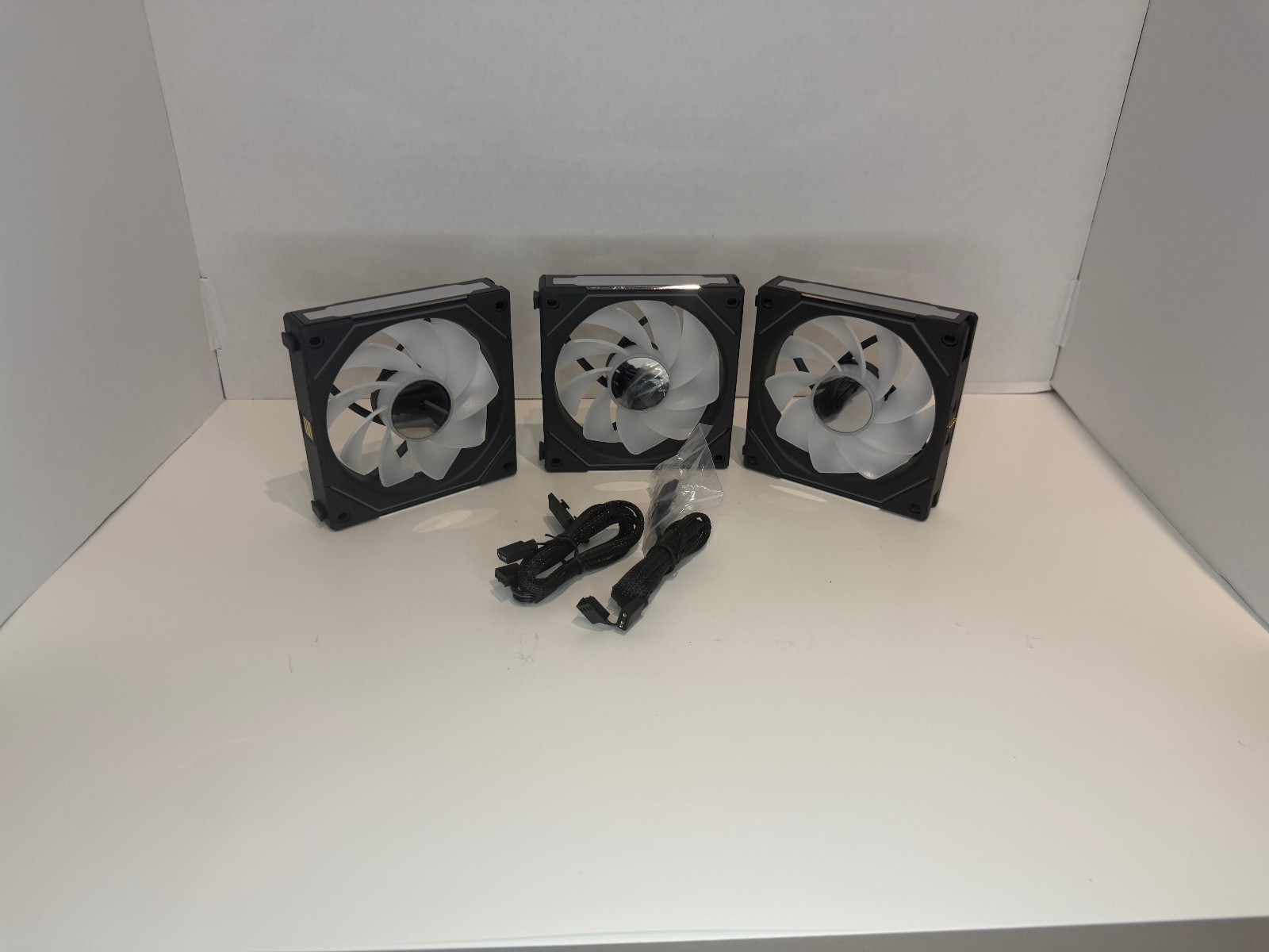 *Fans Only* Lian Li UNI FAN SL Infinity Reverse Blade 120mm – Black (3-Pack)