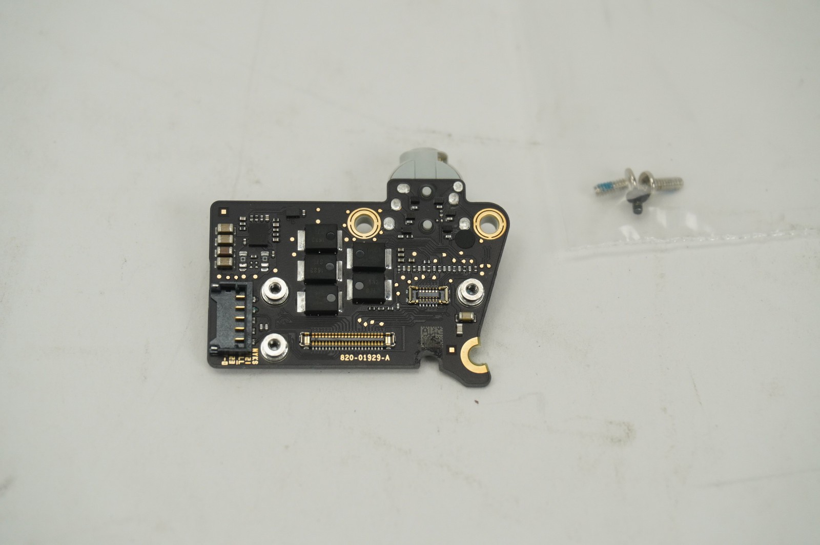 Replacement Headphone Jack for MacBook Air 2020 13″ A2337