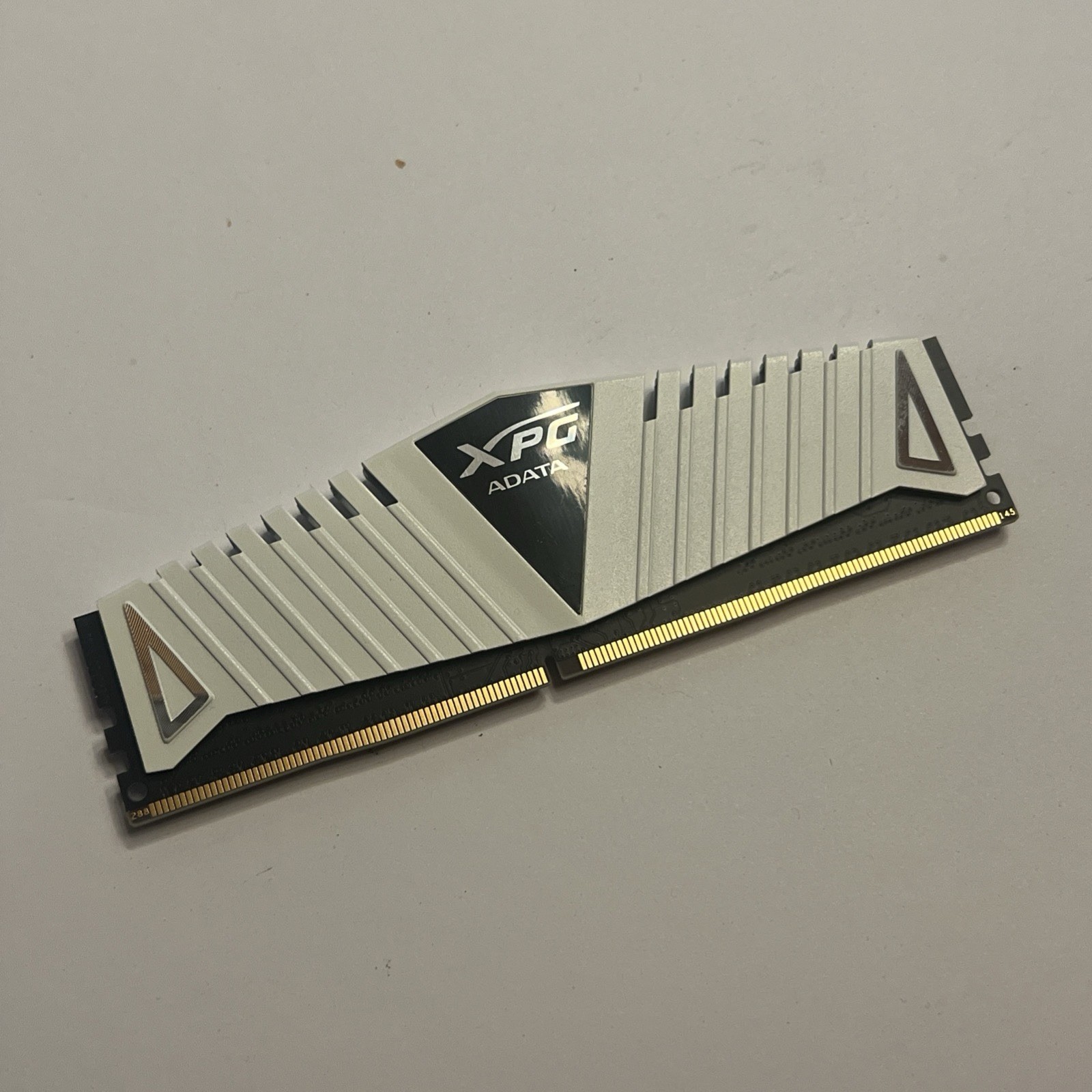 XPG-ADATA 8GB DDR4 3000MHz AX4U300038G16-BWZ