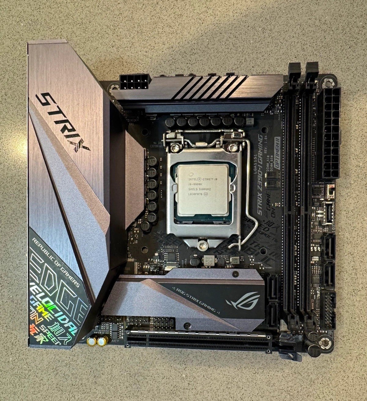 ASUS ROG Strix Z390-I Gaming Mini-ITX LGA1151 + i9-9900K + 32GB DDR4 RAM