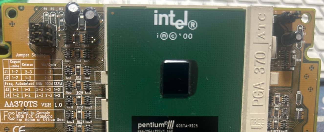 SLOT 1 370 SLOCKET CPU ADAPTER with Pentium 111 1000 GHz CPU
