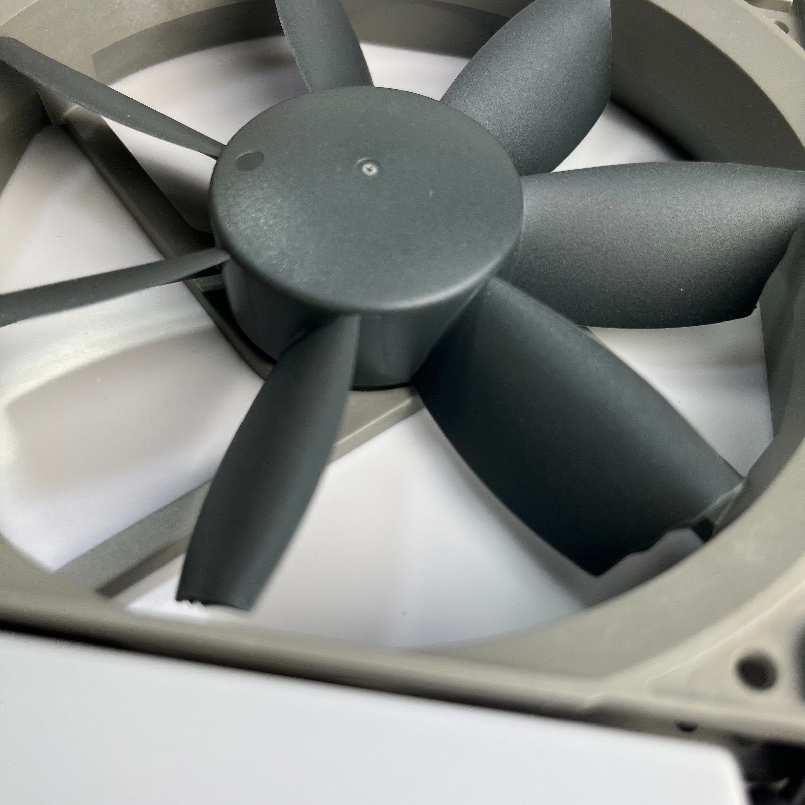 New Noctua NF-S12B redux-1200 PWM, 4-Pin, 1200 RPM 120mm x 25mm Gray