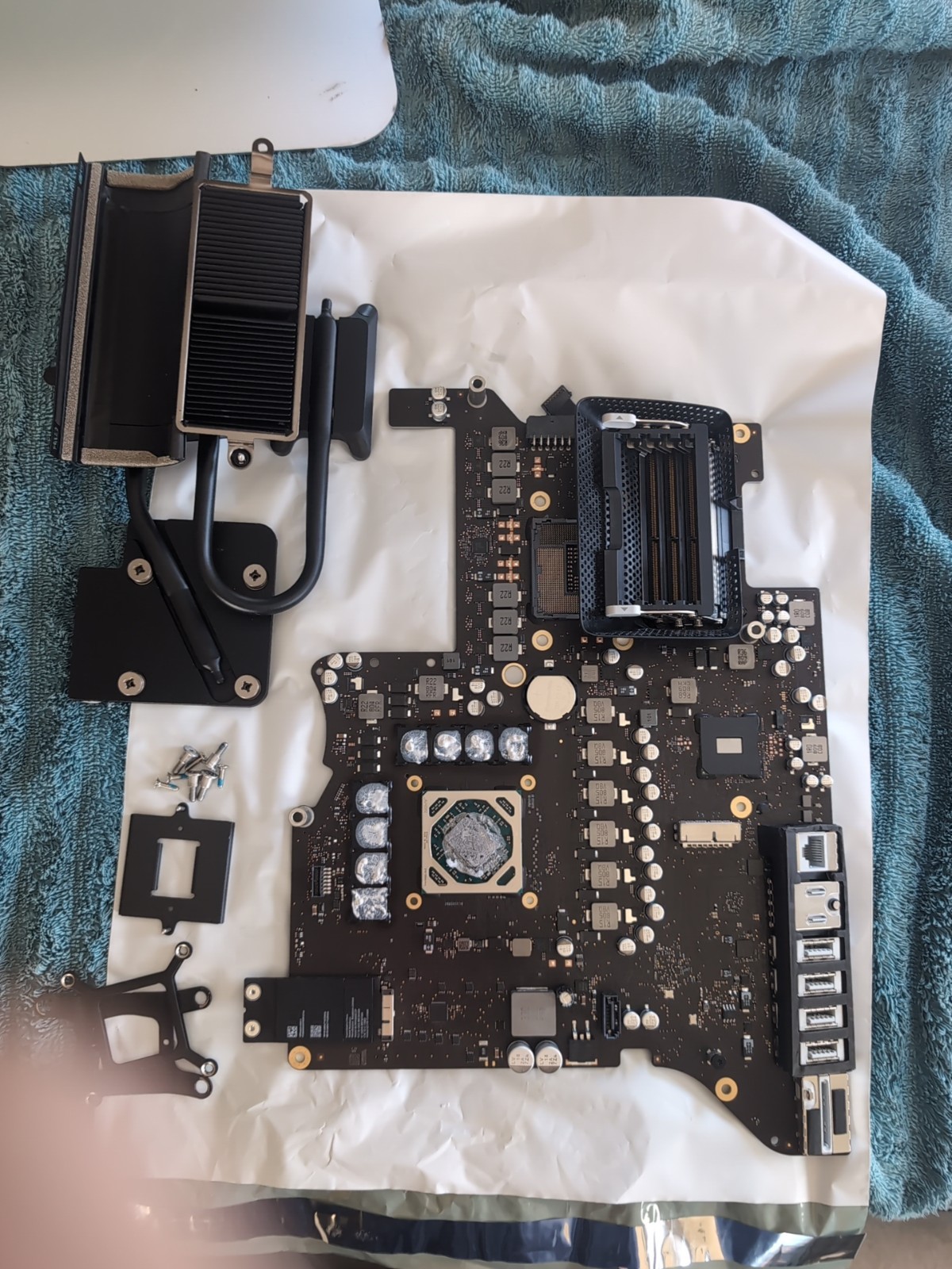 820-00609-A Logic BOARD – iMac 27″ A1419 Retina Mid 2018 With Heatsink
