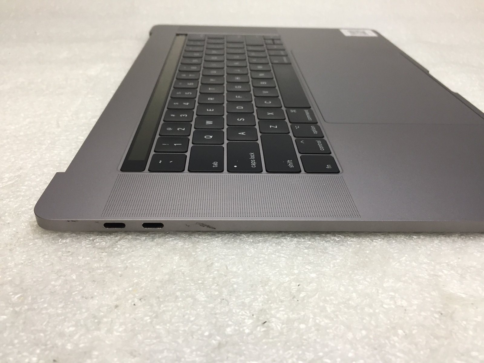 MacBook Pro A1707 15″ 2016 2017 Top Case NO BATTERY SPACE GRAY 661-06377 Grade B