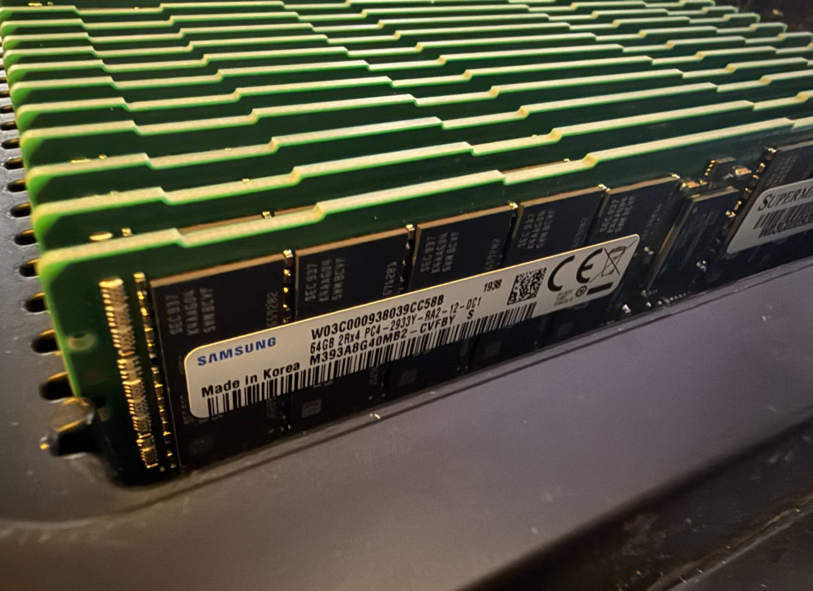 SAMSUNG M393A8G40MB2-CVF 64GB 2Rx4 PC4-2933Y-RA2-12-DC1 SERVER MEMORY