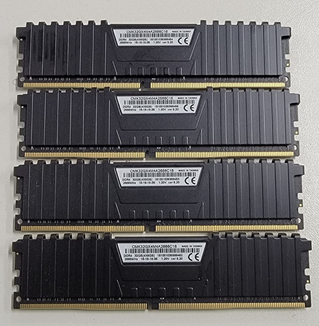 Corsair Vengeance LPX 32GB (2x16GB) DDR4 DRAM 2666MHz (PC4-21300) USED