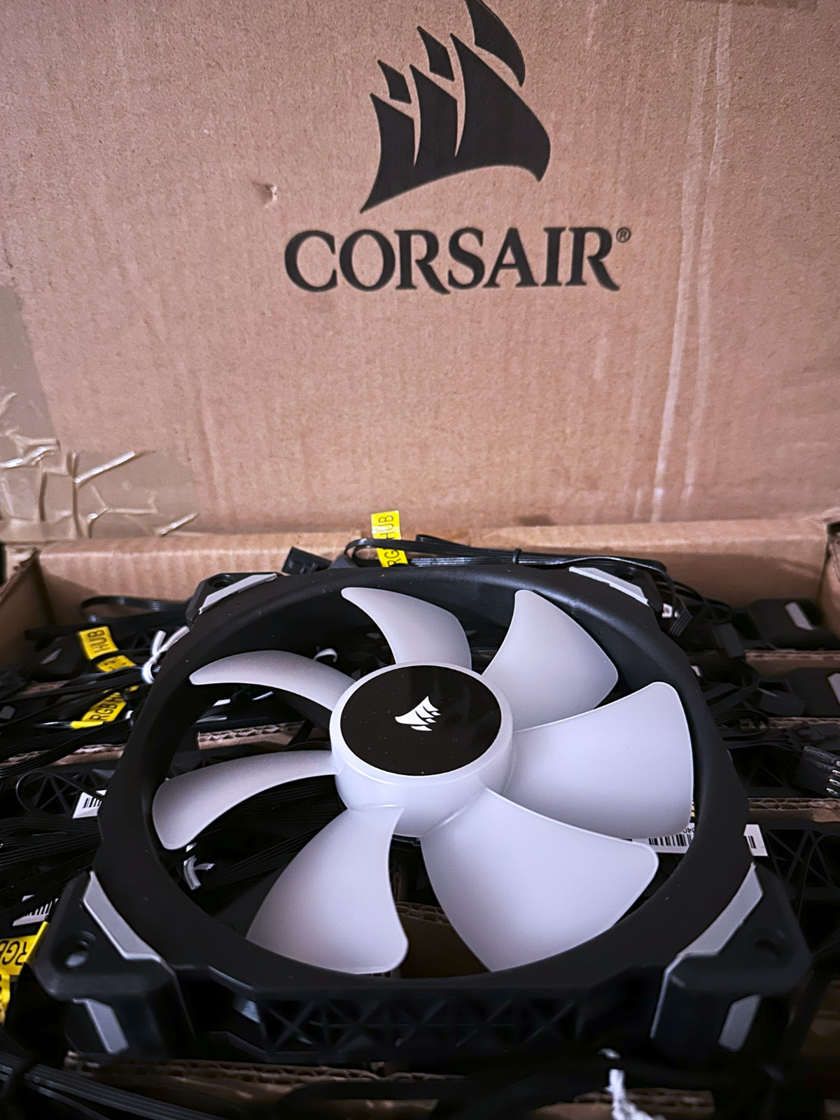 31-004897 Corsair 140mm RGB LED Fan 12V DC 0.202A ML140 Pro Black & light Gray