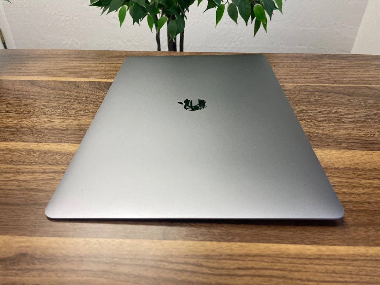 OEM Genuine Apple Macbook Pro 16″ A2141 2019 2020 LCD Display Assembly Gray