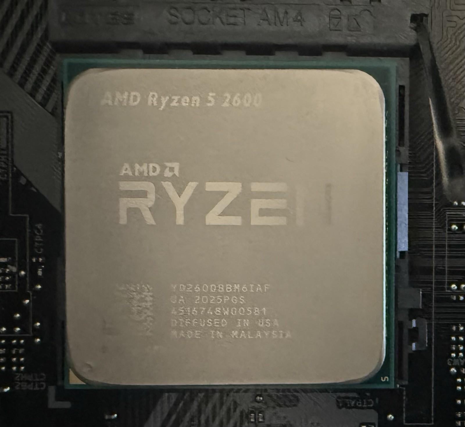 AMD Ryzen 5 2600 6-Core Socket AM4 3.4GHz CPU Processor YD2600BBM6IAF