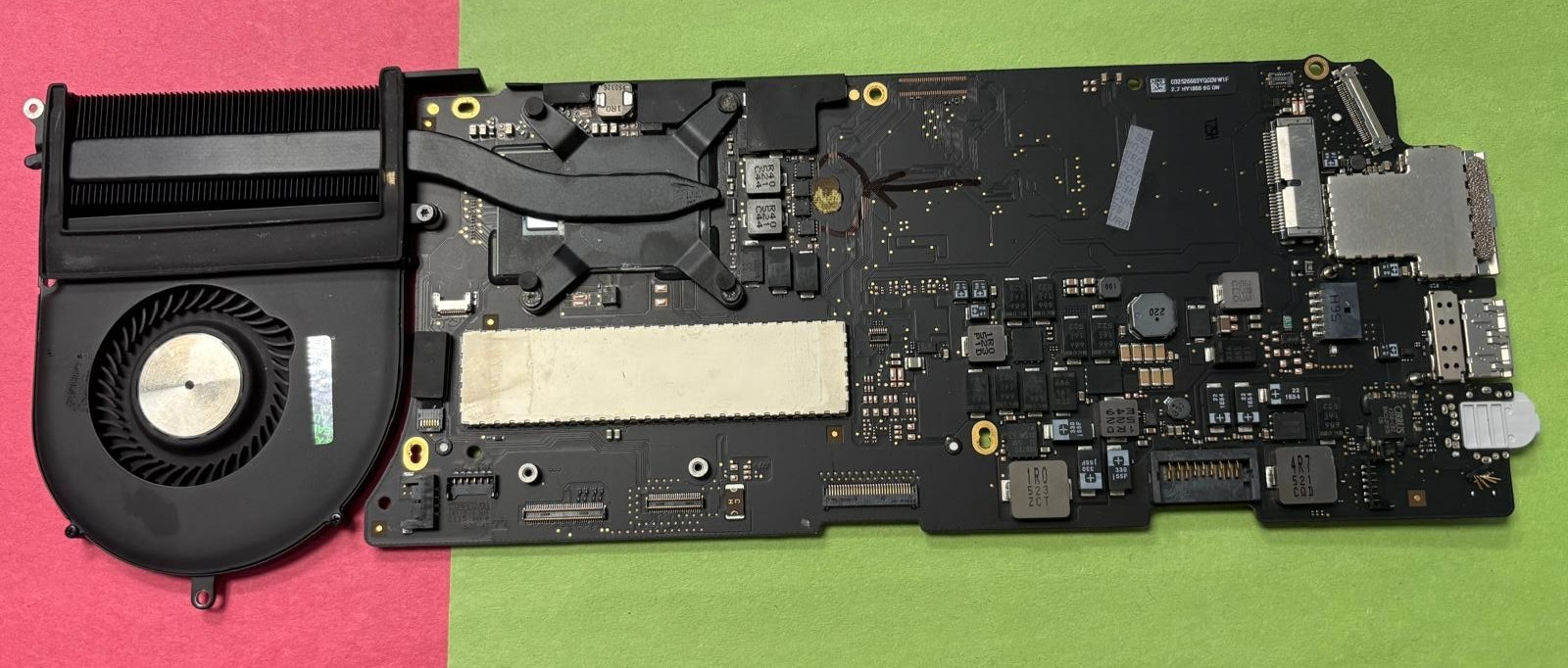 💲MacBook Pro Retina 13″ A1502 2015 Logic Board i5 2.7 GHz 8GB 820-4924-A *READ*