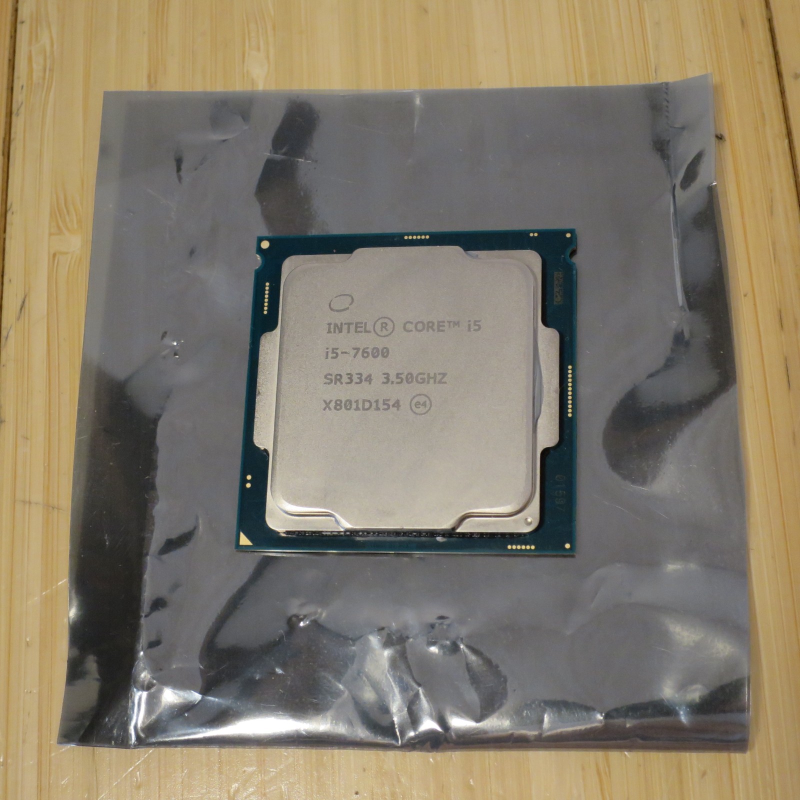 Intel Core i5-7600 SR334 3.5GHz 6MB 4-Core LGA1151 Socket CPU Processor – 01