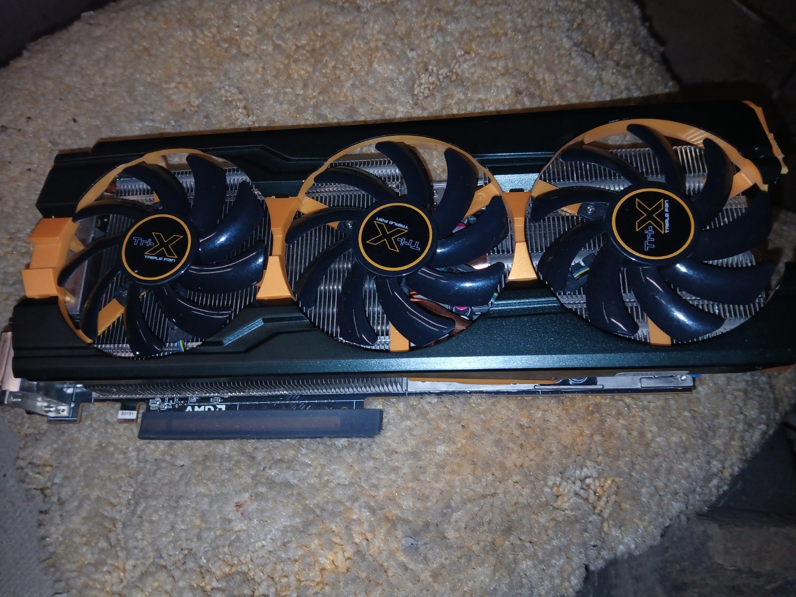 SAPPHIRE AMD PCIe x16 Triple Fan Vapor-X GPU HDMI DVI DP 8-Pin PCI-E *READ DESCR
