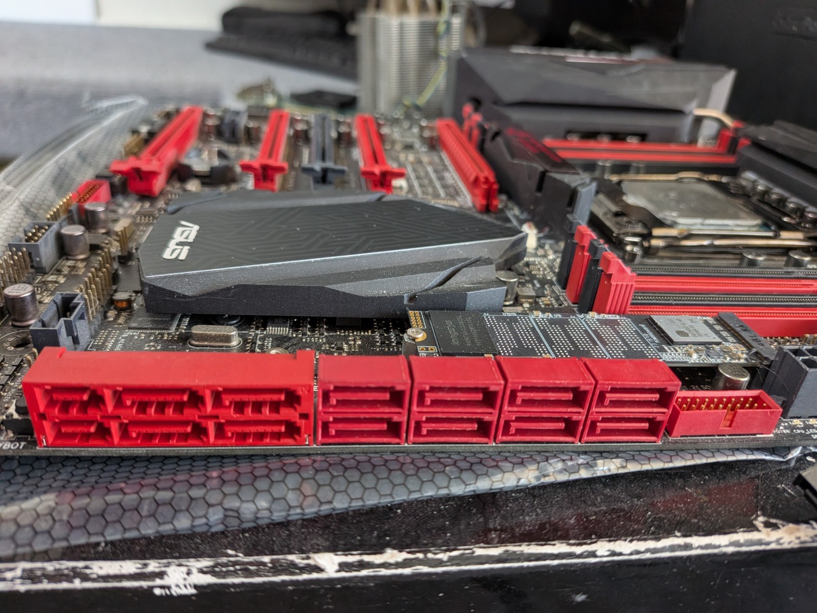 ASUS ROG RAMPAGE V Extreme + i7-5960X X99 LGA2011-3 2 BAD SLOTS Read*