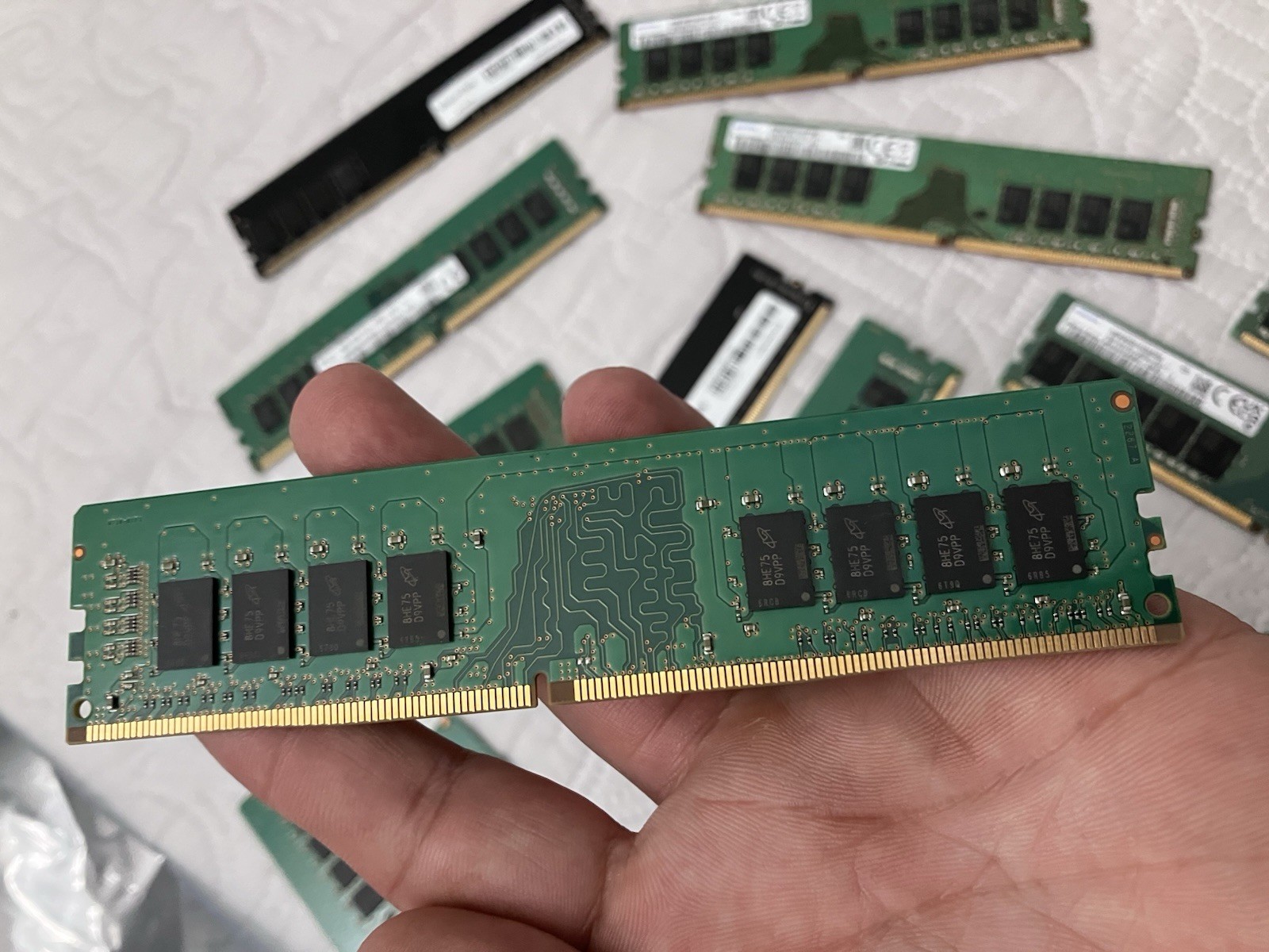 Lot of 17 16GB DDR4 Desktop RAM PC4 2400T 2666V 3200AA Mixed Tested Memory