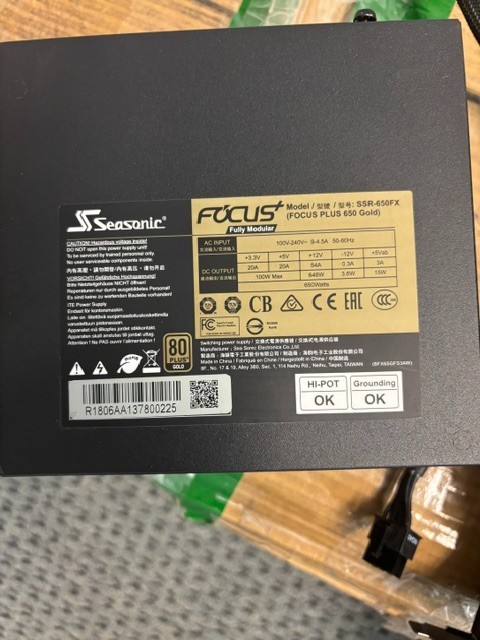 Seasonic Focus Plus 650 Gold SSR-650FX 100V-240V-9-45A 50-60Hz